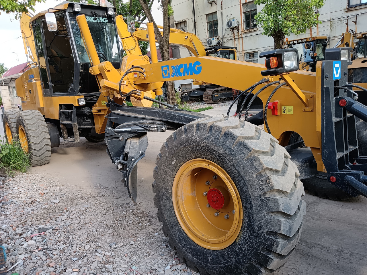 XCMG GR2153 WITH RIPPER AND TWO BLADES - Grader: foto 1 XCMG GR2153 WITH RIPPER AND TWO BLADES - Grader: foto 1