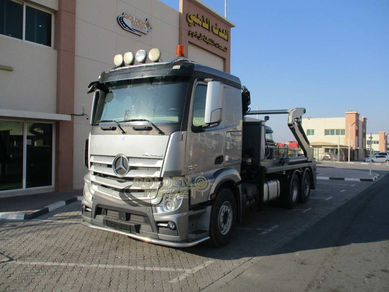MERCEDES-BENZ 2642 6×2 DOUBLE SKIP LOADER with HIAB Crane - Camión portacontenedor de cadenas: foto 2 MERCEDES-BENZ 2642 6×2 DOUBLE SKIP LOADER with HIAB Crane - Camión portacontenedor de cadenas: foto 2