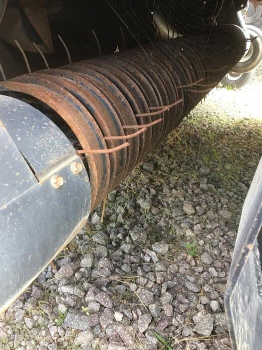 New Holland BB 9080 R - Empacadora de pacas cuadradas: foto 3 New Holland BB 9080 R - Empacadora de pacas cuadradas: foto 3