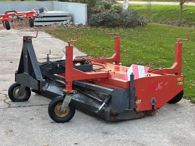 Hekamp Veegmachine met opvangbak Hydraulisch borstel - Tractor: foto 4 Hekamp Veegmachine met opvangbak Hydraulisch borstel - Tractor: foto 4