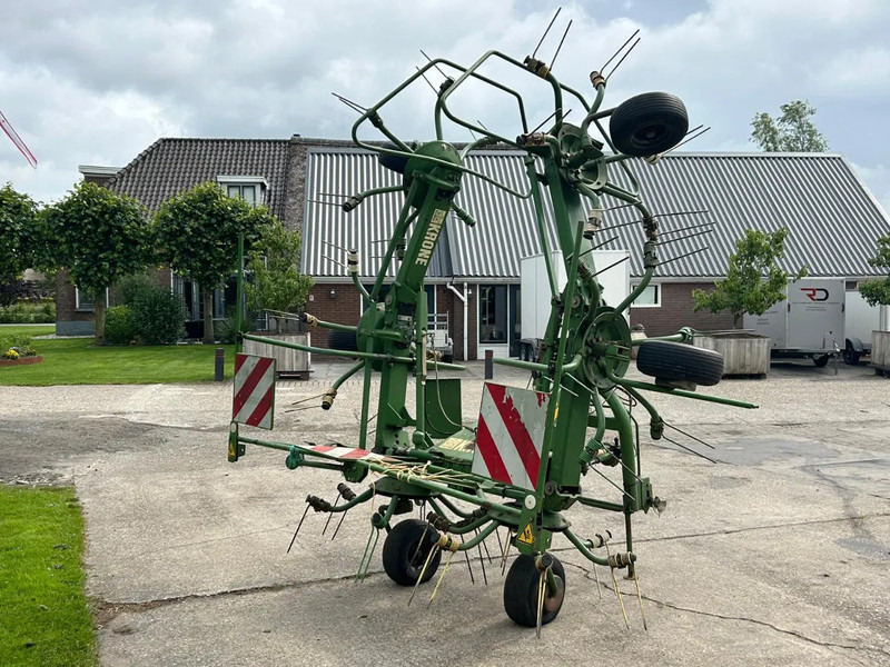 Krone KW 6.40 schudder schuilstelling hooibouw 6 elements - Henificadora: foto 4 Krone KW 6.40 schudder schuilstelling hooibouw 6 elements - Henificadora: foto 4