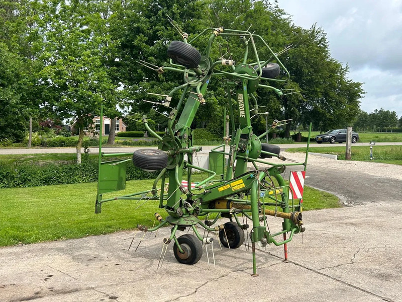 Krone KW 6.40 schudder schuilstelling hooibouw 6 elements - Henificadora: foto 1 Krone KW 6.40 schudder schuilstelling hooibouw 6 elements - Henificadora: foto 1