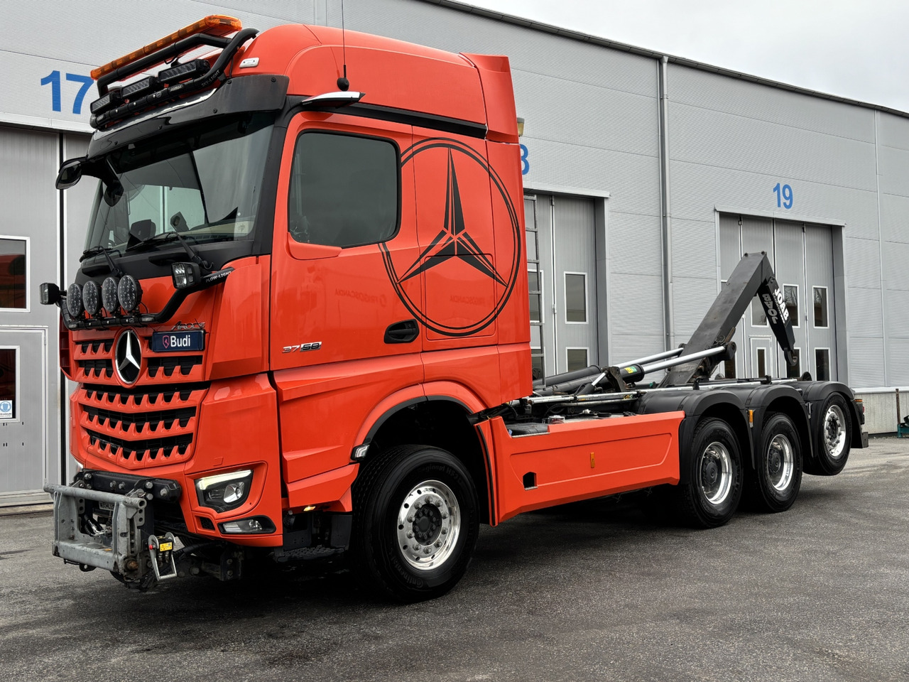 Tridemväxlare Mercedes-Benz Arocs 3758 -2023 | JOAB L24 | Plogutrustad - Camión multibasculante: foto 1 Tridemväxlare Mercedes-Benz Arocs 3758 -2023 | JOAB L24 | Plogutrustad - Camión multibasculante: foto 1
