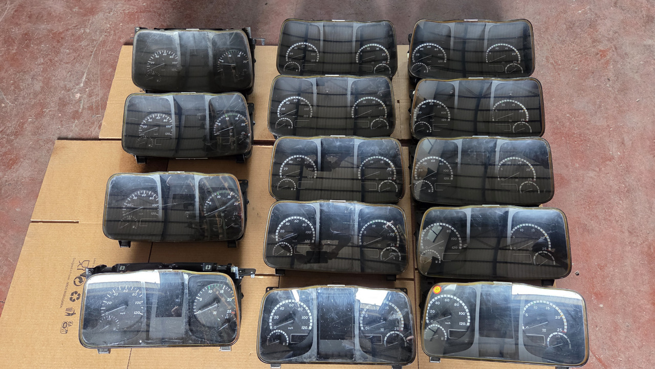 MERCEDES-BENZ INSTRUMENT PANEL ACTROS ATEGO EURO 6 - Salpicadero para Camión: foto 1 MERCEDES-BENZ INSTRUMENT PANEL ACTROS ATEGO EURO 6 - Salpicadero para Camión: foto 1