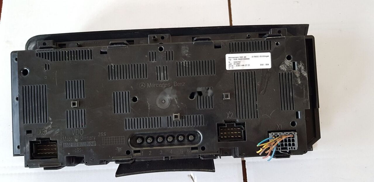 Mercedes-Benz ATEGO - Salpicadero para Camión: foto 3 Mercedes-Benz ATEGO - Salpicadero para Camión: foto 3