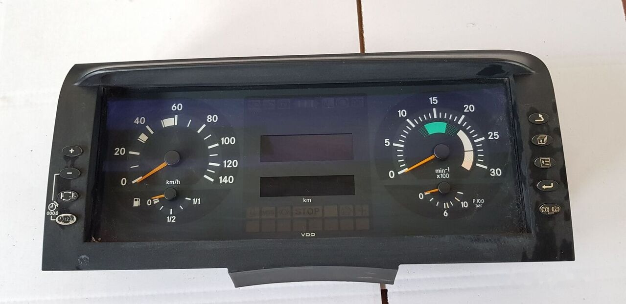 Mercedes-Benz ATEGO - Salpicadero para Camión: foto 1 Mercedes-Benz ATEGO - Salpicadero para Camión: foto 1