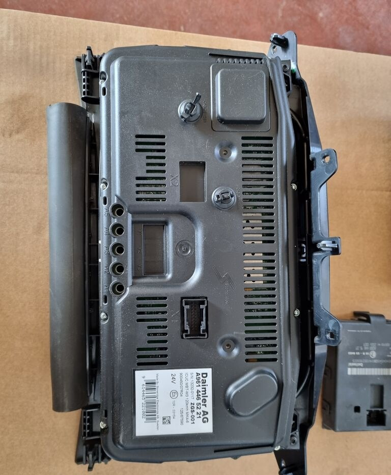 Mercedes-Benz GRUNDMODUL ACTROS MP4 A0014465158 Mercedes-Benz ACTROS MP4 EURO 6 - Fusible para Camión: foto 3 Mercedes-Benz GRUNDMODUL ACTROS MP4 A0014465158 Mercedes-Benz ACTROS MP4 EURO 6 - Fusible para Camión: foto 3