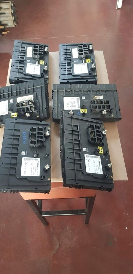 Mercedes-Benz instrumend panel Mercedes-Benz ACTROS MP2 - Salpicadero para Camión: foto 4 Mercedes-Benz instrumend panel Mercedes-Benz ACTROS MP2 - Salpicadero para Camión: foto 4