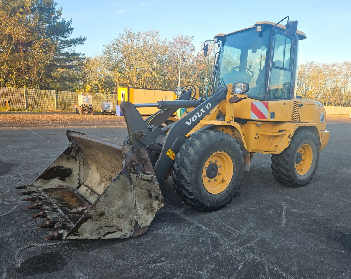 Volvo L30G Radlader mit Klappschaufel - Cargadora de ruedas: foto 1 Volvo L30G Radlader mit Klappschaufel - Cargadora de ruedas: foto 1