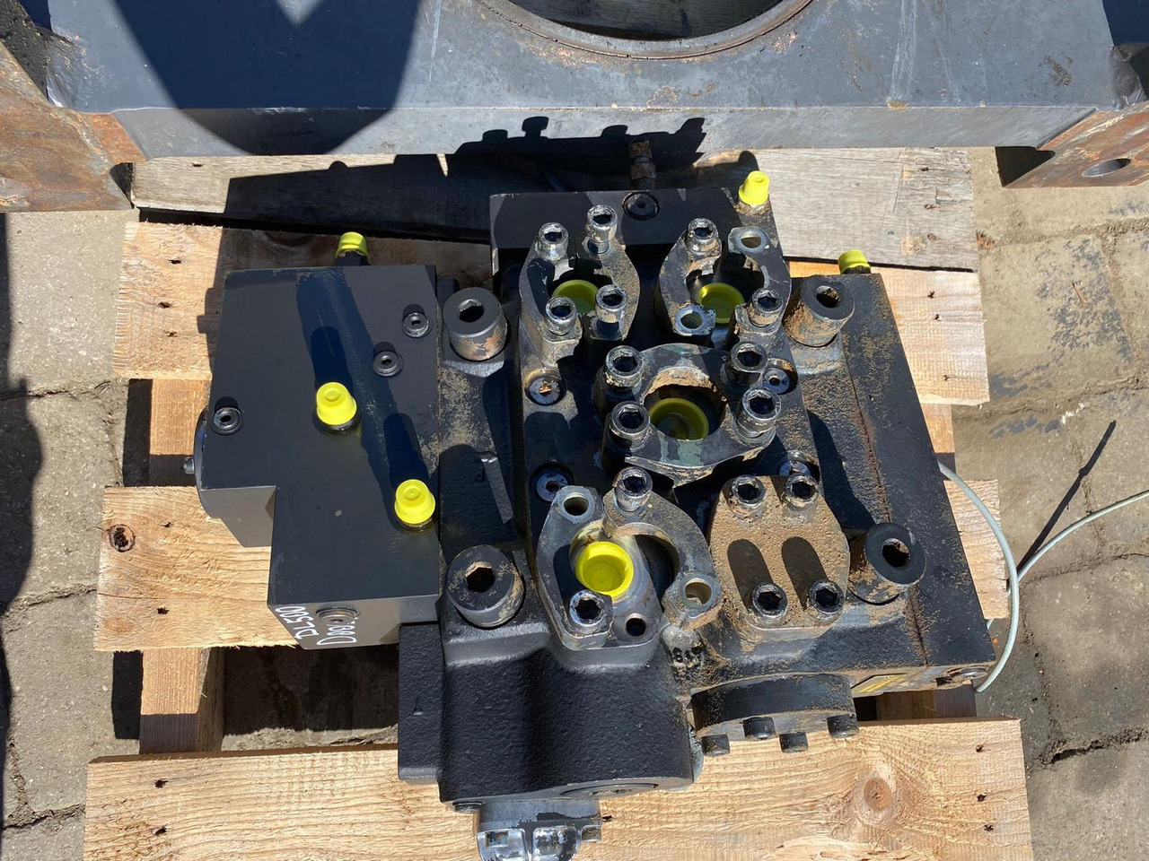 Doosan DL 500 - Válvula hidráulica para Maquinaria de construcción: foto 3 Doosan DL 500 - Válvula hidráulica para Maquinaria de construcción: foto 3