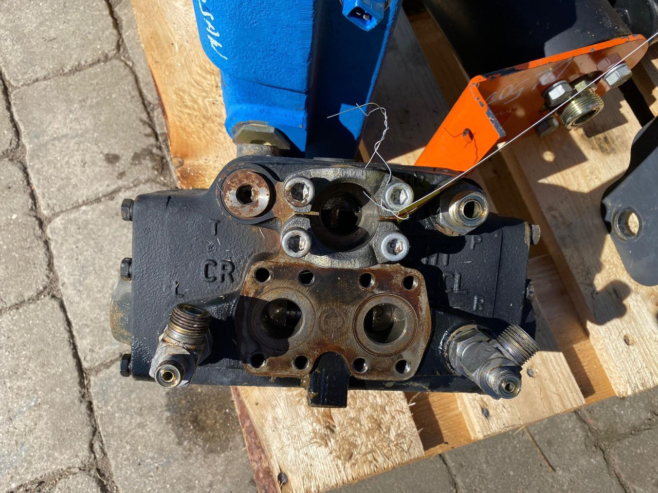 Doosan DL 500 - Válvula hidráulica para Maquinaria de construcción: foto 5 Doosan DL 500 - Válvula hidráulica para Maquinaria de construcción: foto 5