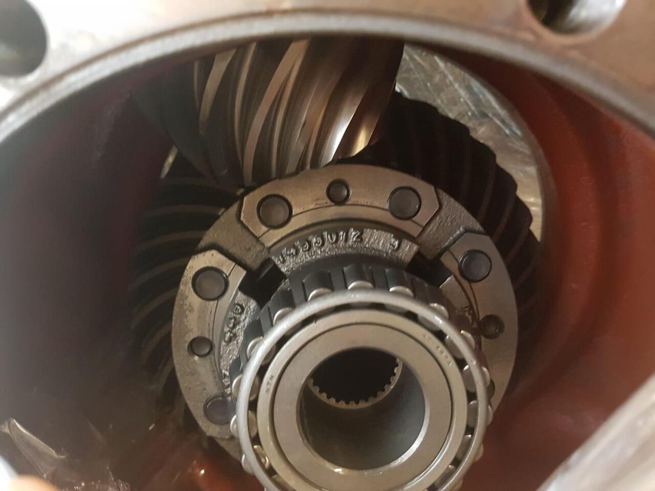 Liebherr A904C LIT / ZF 3060 - Eje y piezas para Maquinaria de construcción: foto 4 Liebherr A904C LIT / ZF 3060 - Eje y piezas para Maquinaria de construcción: foto 4