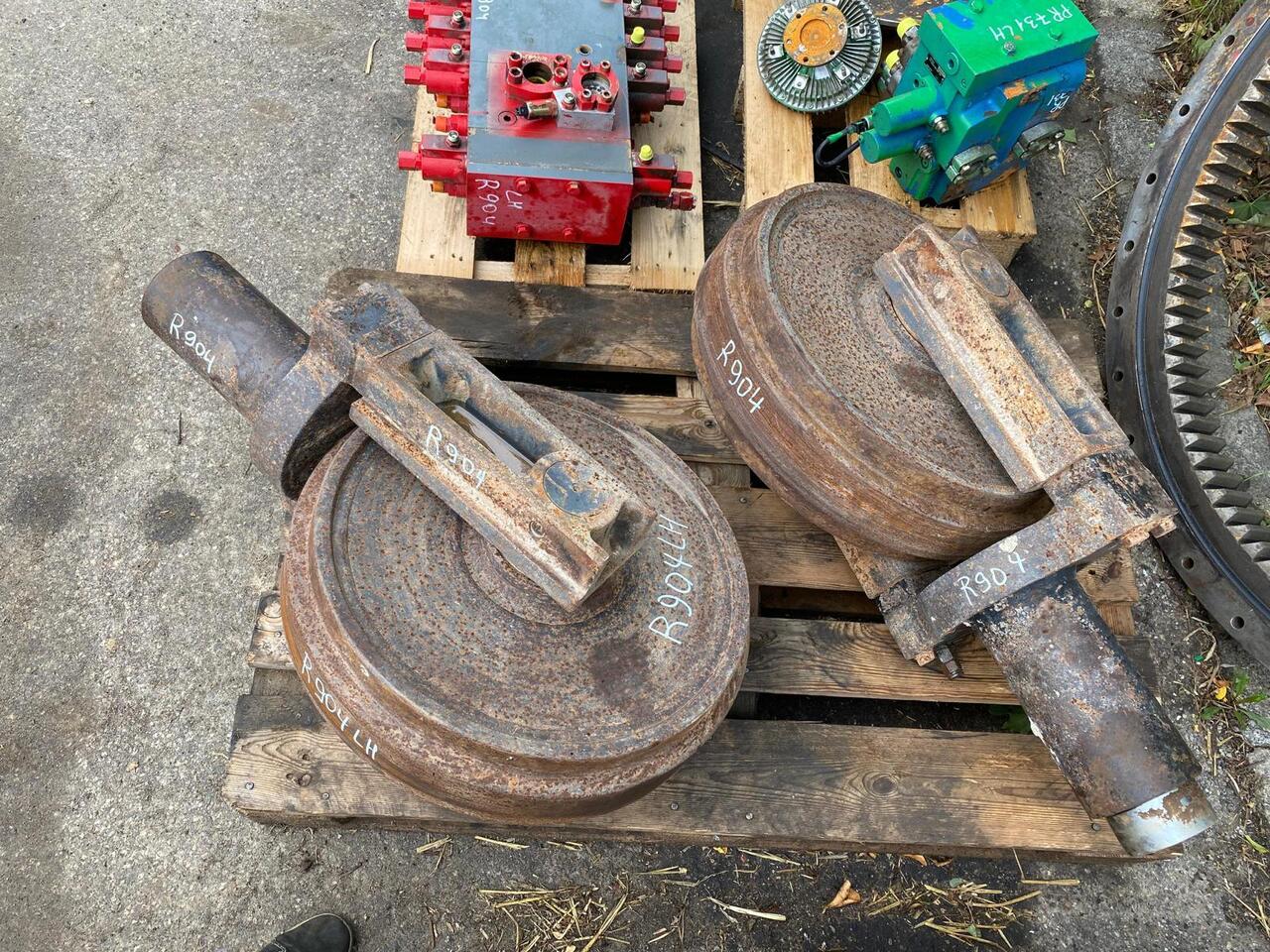 Liebherr R 904 - Piezas del tren de rodaje para Maquinaria de construcción: foto 1 Liebherr R 904 - Piezas del tren de rodaje para Maquinaria de construcción: foto 1