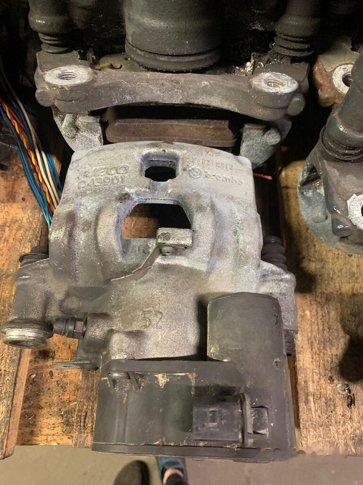 Brembo elektryczne D43901 Iveco Daily prawy, lewy, tył 2019- D43901 - Pinza de freno para Camión: foto 4 Brembo elektryczne D43901 Iveco Daily prawy, lewy, tył 2019- D43901 - Pinza de freno para Camión: foto 4