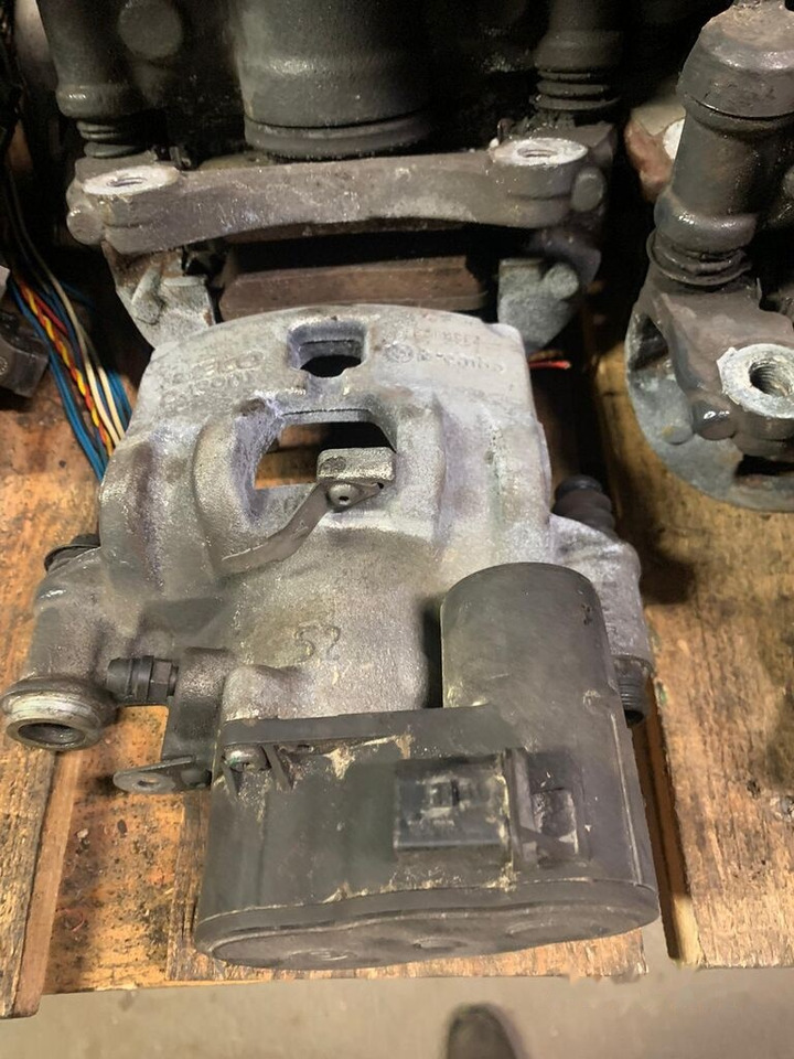 Brembo elektryczne D43901 Iveco Daily prawy, lewy, tył 2019- D43901 - Pinza de freno para Camión: foto 5 Brembo elektryczne D43901 Iveco Daily prawy, lewy, tył 2019- D43901 - Pinza de freno para Camión: foto 5