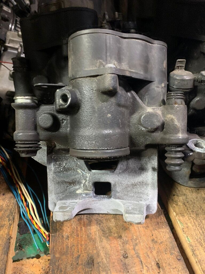 Brembo elektryczne D43901 Iveco Daily prawy, lewy, tył 2019- D43901 - Pinza de freno para Camión: foto 3 Brembo elektryczne D43901 Iveco Daily prawy, lewy, tył 2019- D43901 - Pinza de freno para Camión: foto 3