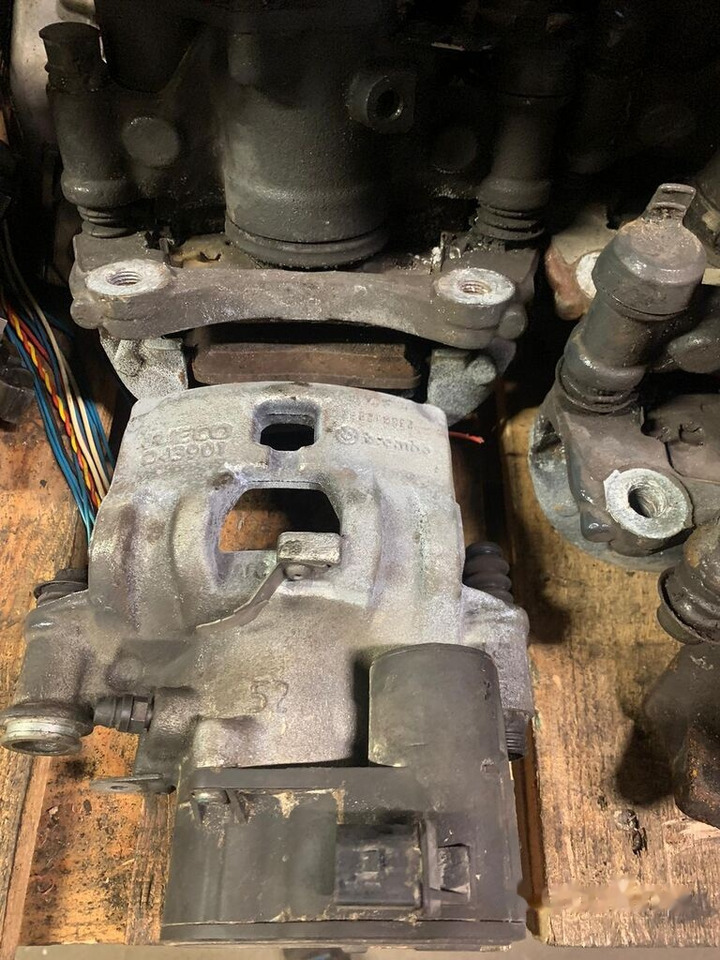 Brembo elektryczne D43901 Iveco Daily prawy, lewy, tył 2019- D43901 - Pinza de freno para Camión: foto 1 Brembo elektryczne D43901 Iveco Daily prawy, lewy, tył 2019- D43901 - Pinza de freno para Camión: foto 1