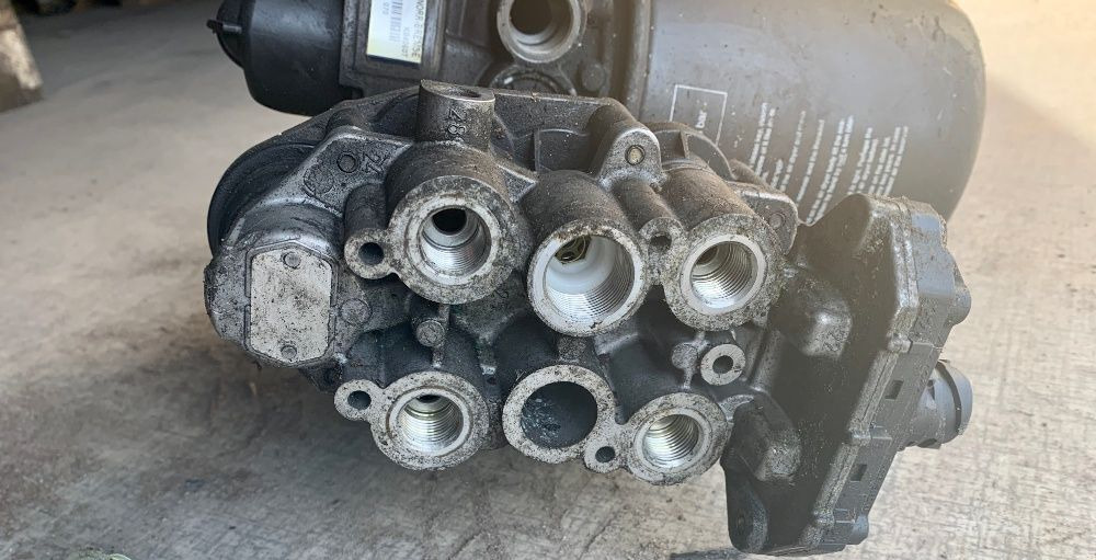 Knorr-Bremse Zespół przygotowania powietrza LA8609 IVECO Stralis truck - Sistema de admisión de aire para Camión: foto 5 Knorr-Bremse Zespół przygotowania powietrza LA8609 IVECO Stralis truck - Sistema de admisión de aire para Camión: foto 5