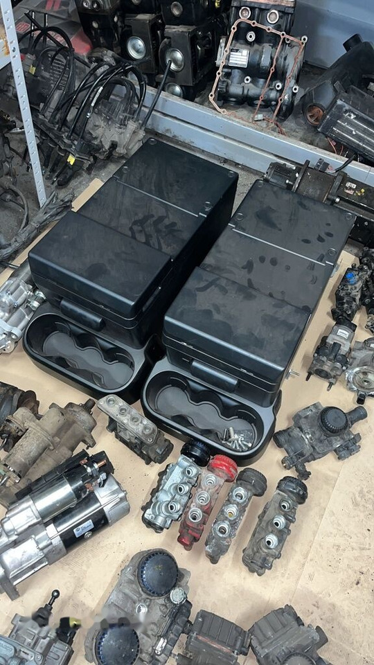 Lodówka Iveco Stralis Indel B SP740 5801710334 IVECO - Cabina e interior para Camión: foto 1 Lodówka Iveco Stralis Indel B SP740 5801710334 IVECO - Cabina e interior para Camión: foto 1