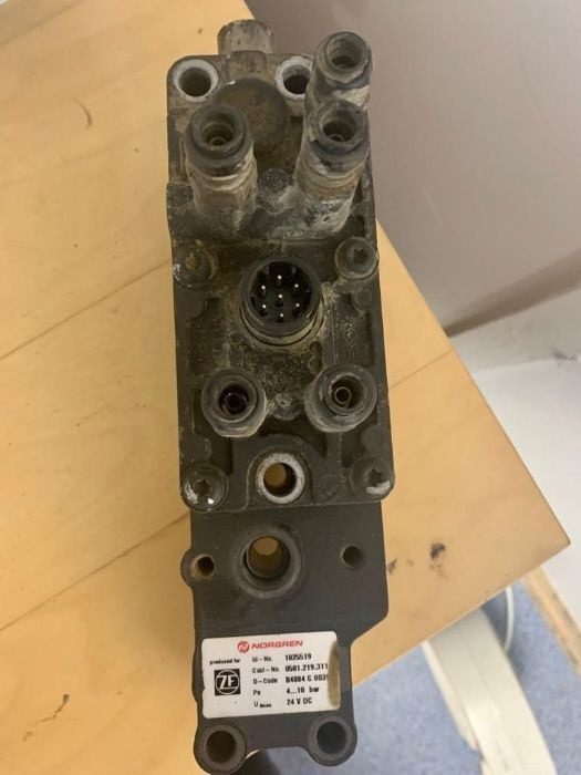 Norgren ZF oryginał HURT wybieraka 1025519 MAN TGA TGX TGL - Válvula de freno para Camión: foto 2 Norgren ZF oryginał HURT wybieraka 1025519 MAN TGA TGX TGL - Válvula de freno para Camión: foto 2