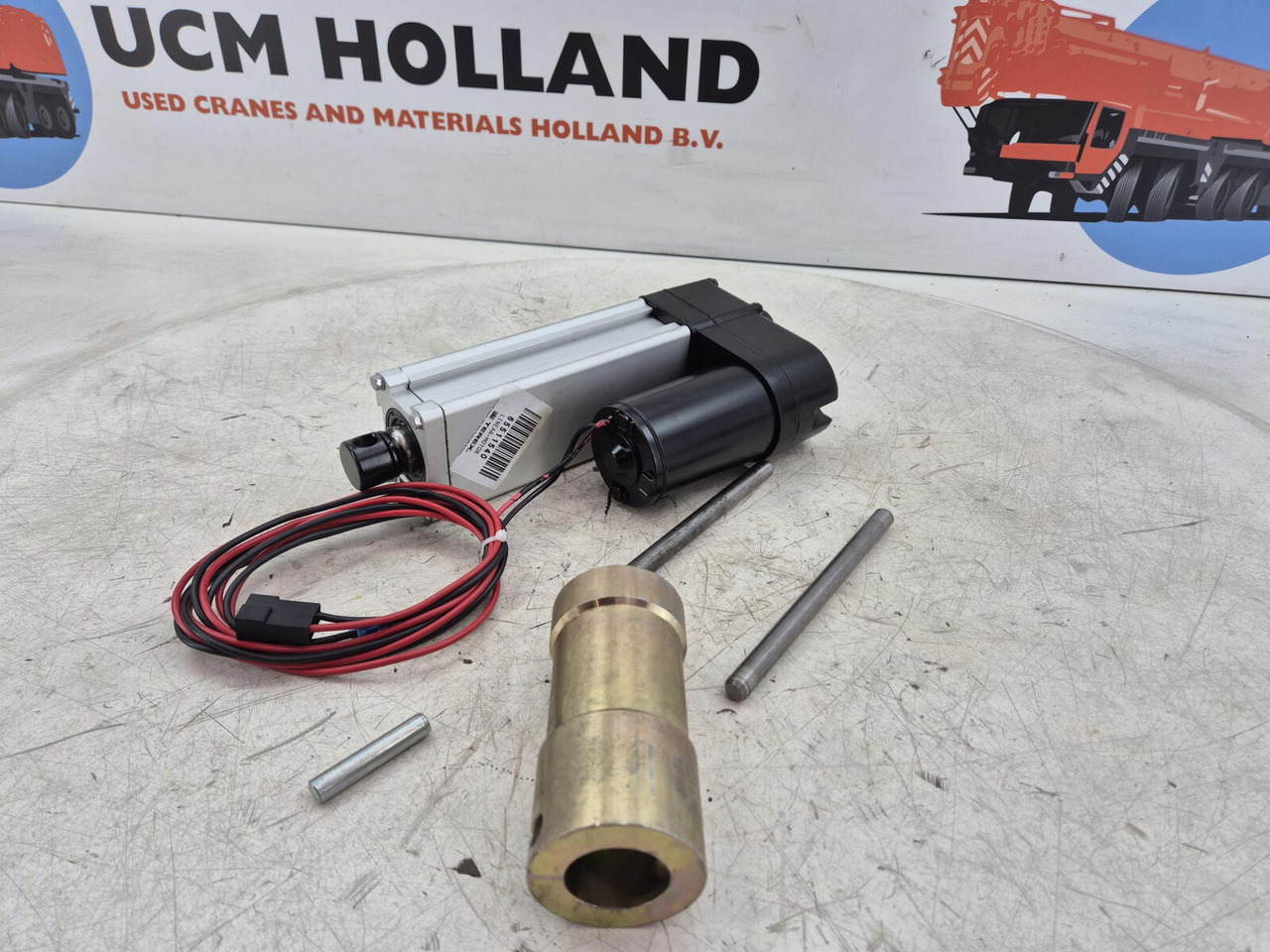 Demag AC 120 Counterweigt locking liniar motor set - Sistema eléctrico para Grúa: foto 3 Demag AC 120 Counterweigt locking liniar motor set - Sistema eléctrico para Grúa: foto 3