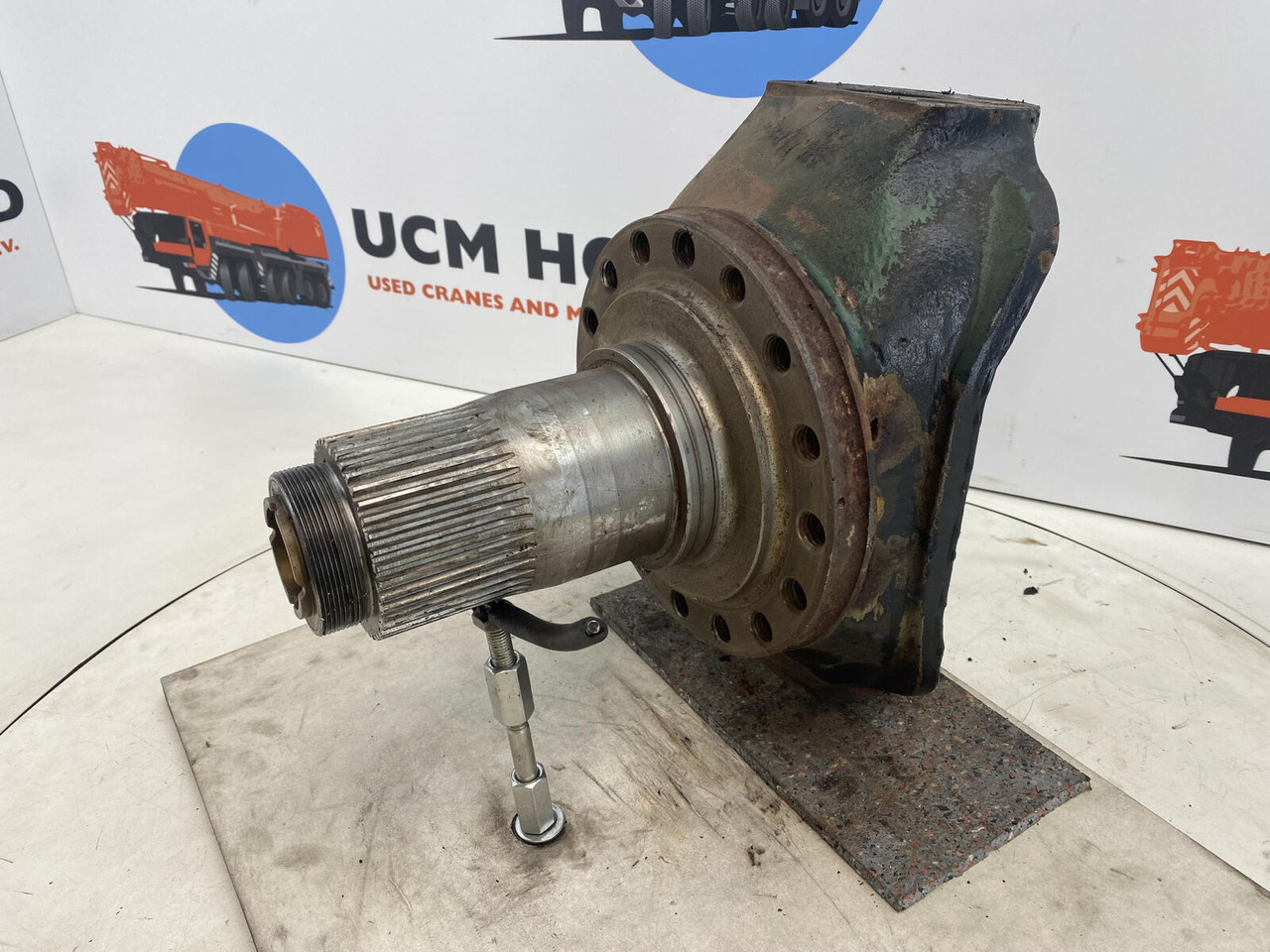 FAUN ATF 30 Steering knuckle 16 holes axle 1 - Mangueta para Autogrúa: foto 1 FAUN ATF 30 Steering knuckle 16 holes axle 1 - Mangueta para Autogrúa: foto 1