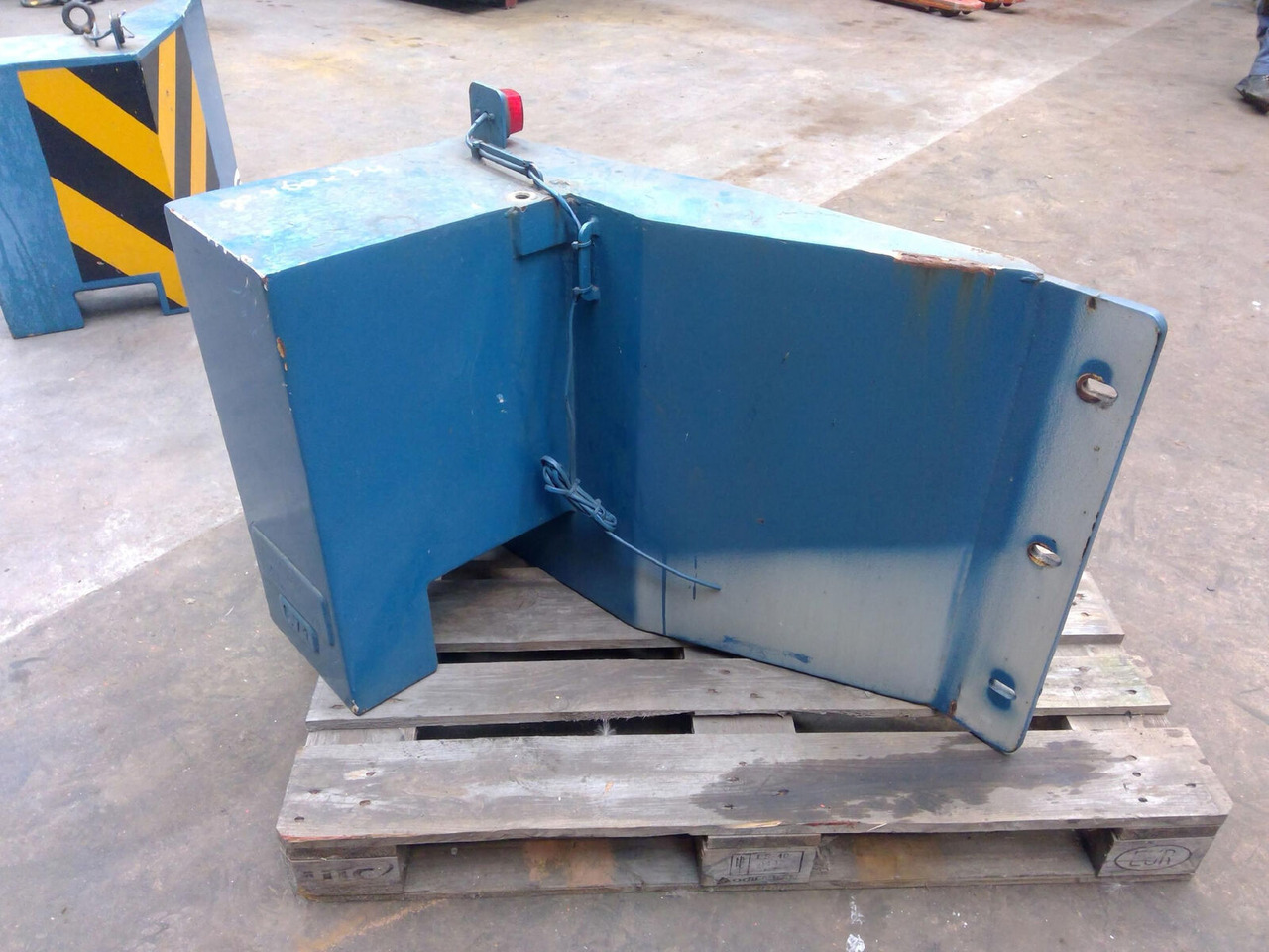 FAUN ATF 40G-2 Counterweight 0,7 ton right side - Contrapeso para Autogrúa: foto 3 FAUN ATF 40G-2 Counterweight 0,7 ton right side - Contrapeso para Autogrúa: foto 3