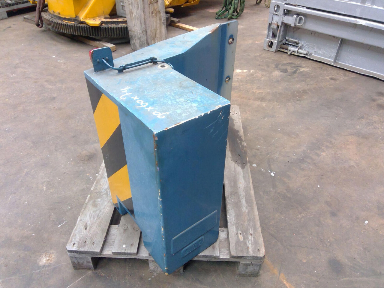 FAUN ATF 40G-2 Counterweight 0,7 ton right side - Contrapeso para Autogrúa: foto 4 FAUN ATF 40G-2 Counterweight 0,7 ton right side - Contrapeso para Autogrúa: foto 4