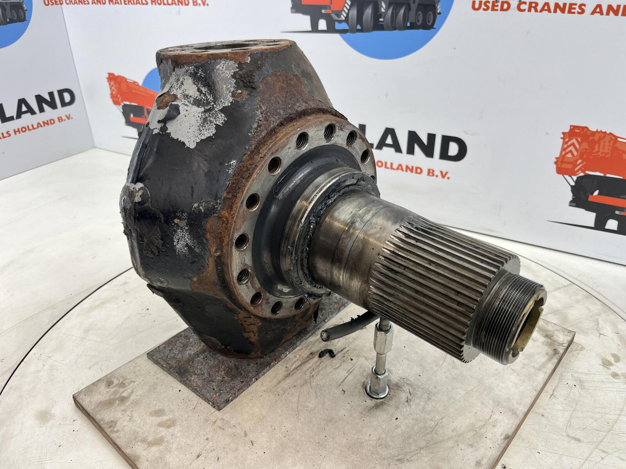 FAUN ATF 45-3 Steering knuckle 16 holes axle 3 - Mangueta para Grúa: foto 3 FAUN ATF 45-3 Steering knuckle 16 holes axle 3 - Mangueta para Grúa: foto 3