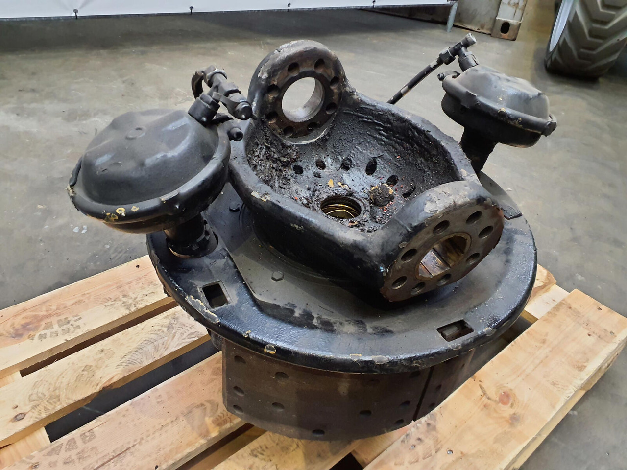 FAUN ATF 50G-3 steering knuckle axle 1 right - Mangueta para Autogrúa: foto 1 FAUN ATF 50G-3 steering knuckle axle 1 right - Mangueta para Autogrúa: foto 1