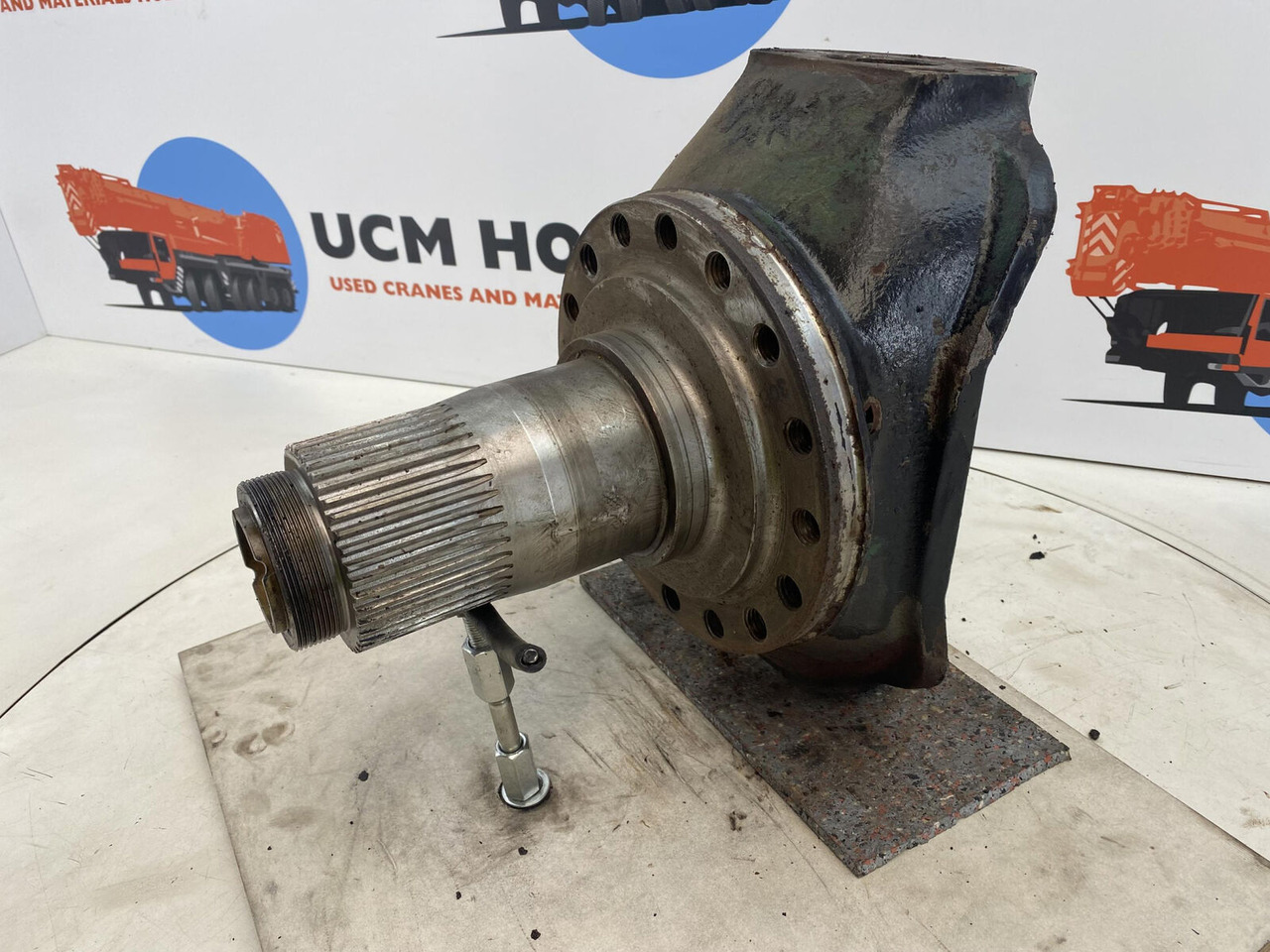 FAUN Faun ATF 30 Steering knuckle 16 holes axle 1 - Mangueta para Autogrúa: foto 1 FAUN Faun ATF 30 Steering knuckle 16 holes axle 1 - Mangueta para Autogrúa: foto 1