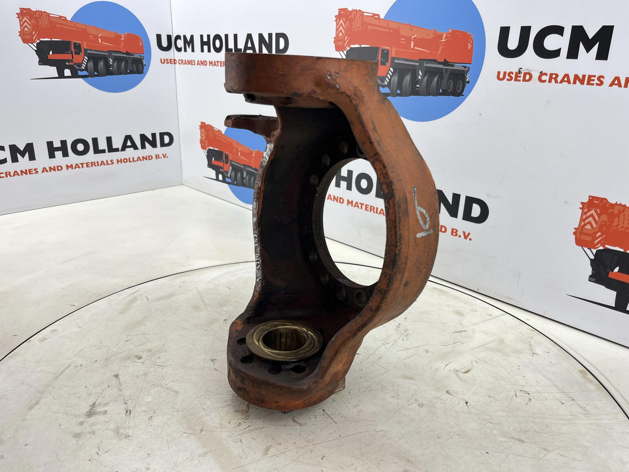 FAUN RTF 50 Steering knuckle 16 holes axle 3 left - Mangueta para Autogrúa: foto 4 FAUN RTF 50 Steering knuckle 16 holes axle 3 left - Mangueta para Autogrúa: foto 4