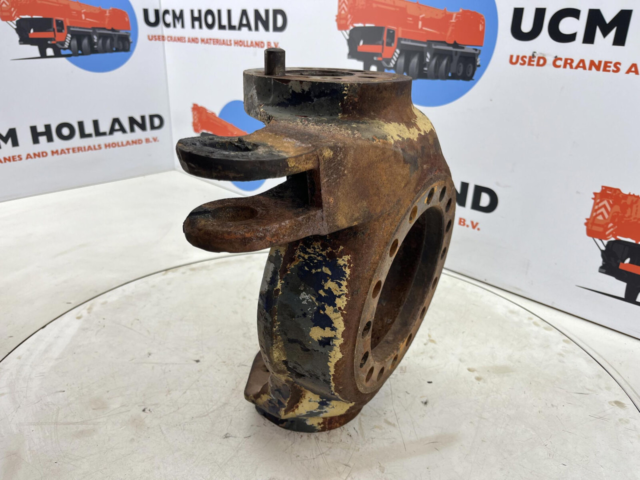 FAUN RTF 50 Steering knuckle 16 holes axle 4 right - Mangueta para Autogrúa: foto 3 FAUN RTF 50 Steering knuckle 16 holes axle 4 right - Mangueta para Autogrúa: foto 3