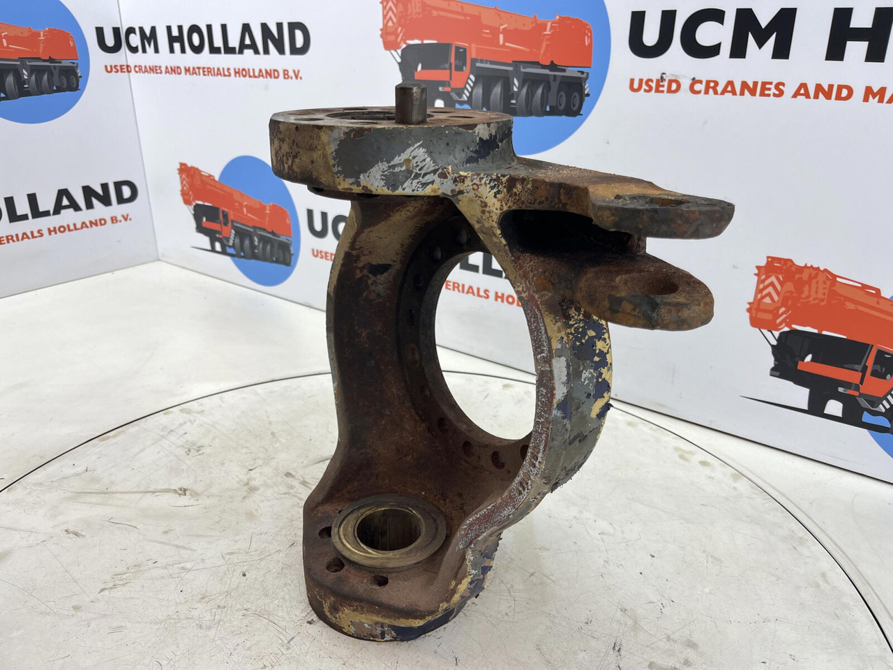 FAUN RTF 50 Steering knuckle 16 holes axle 4 right - Mangueta para Autogrúa: foto 4 FAUN RTF 50 Steering knuckle 16 holes axle 4 right - Mangueta para Autogrúa: foto 4