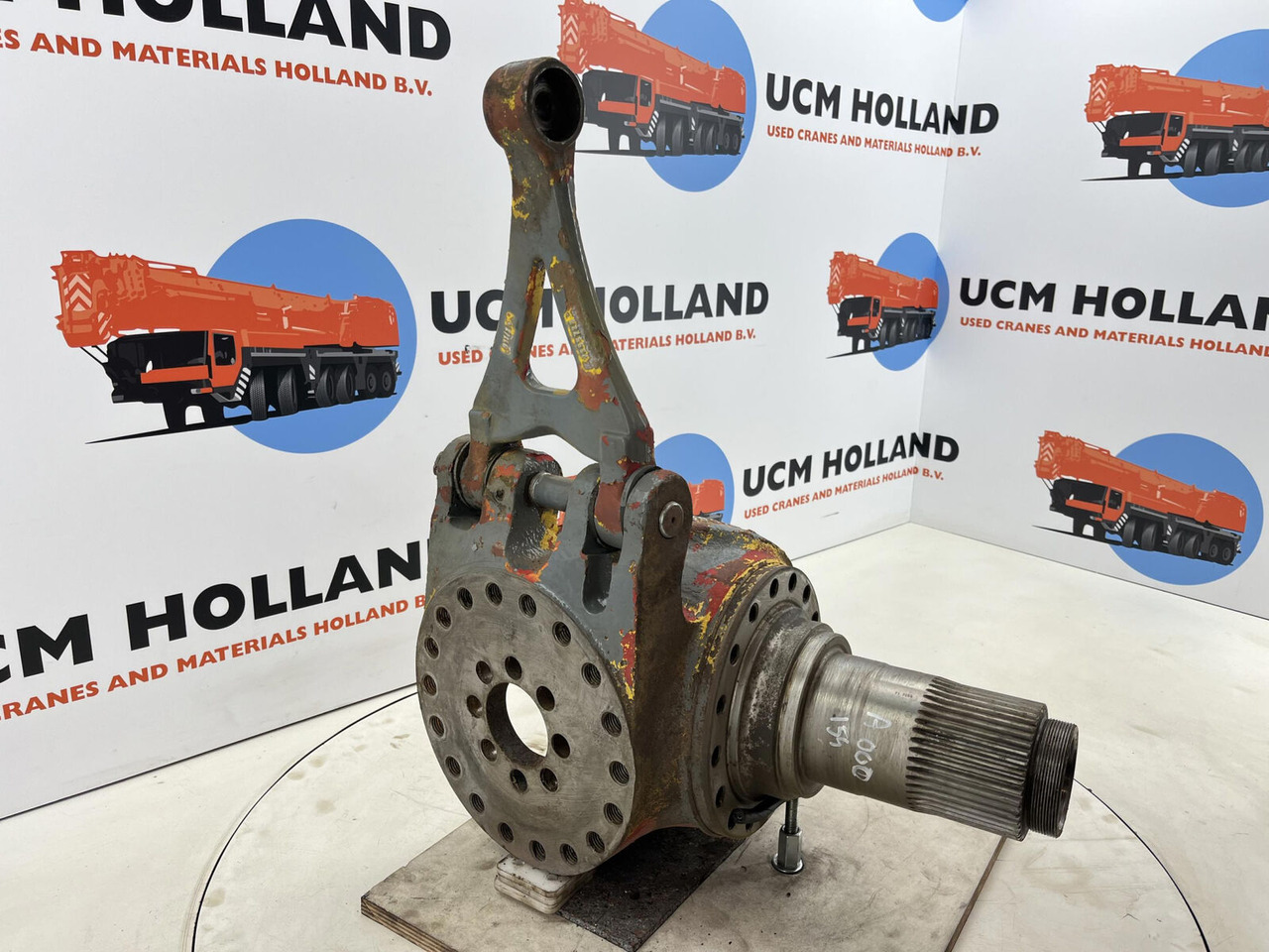 Grove GMK 3050 Steering knuckle 16 holes axle 2 left - Mangueta para Autogrúa: foto 3 Grove GMK 3050 Steering knuckle 16 holes axle 2 left - Mangueta para Autogrúa: foto 3