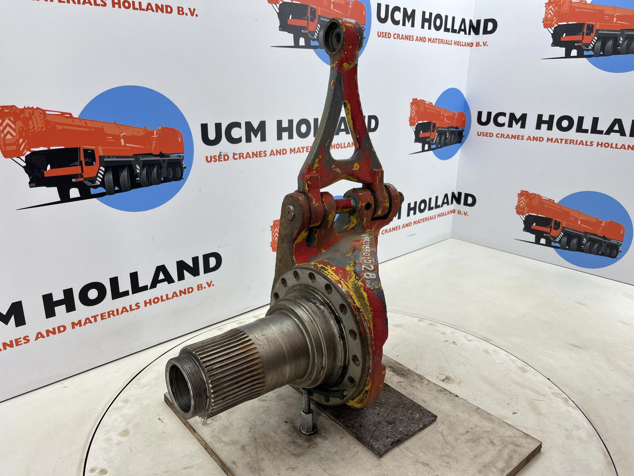 Grove GMK 3050 Steering knuckle 16 holes axle 2 left - Mangueta para Autogrúa: foto 1 Grove GMK 3050 Steering knuckle 16 holes axle 2 left - Mangueta para Autogrúa: foto 1