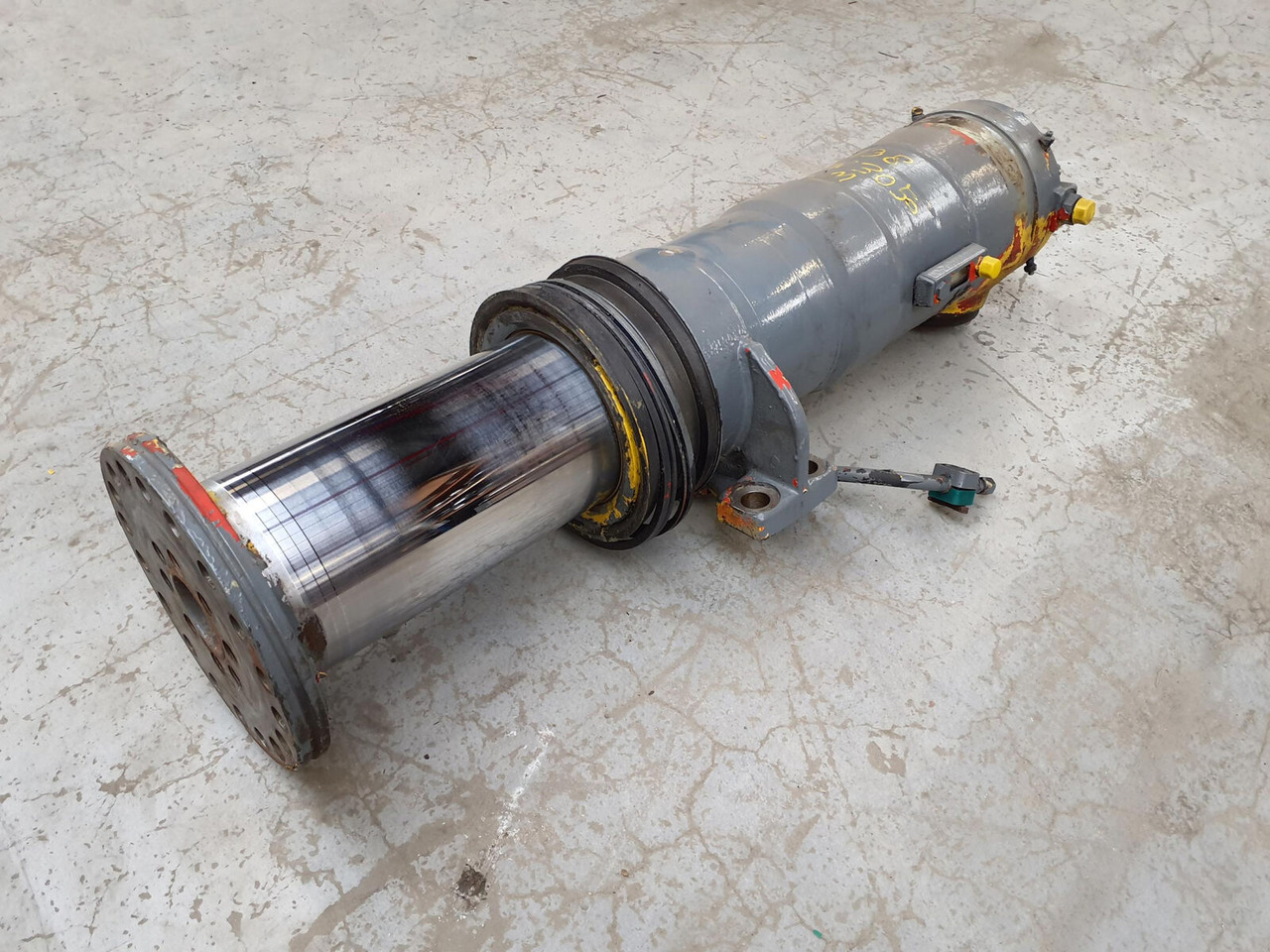 Grove GMK 3050 suspension cylinder - Cilindro hidráulico para Grúa: foto 2 Grove GMK 3050 suspension cylinder - Cilindro hidráulico para Grúa: foto 2