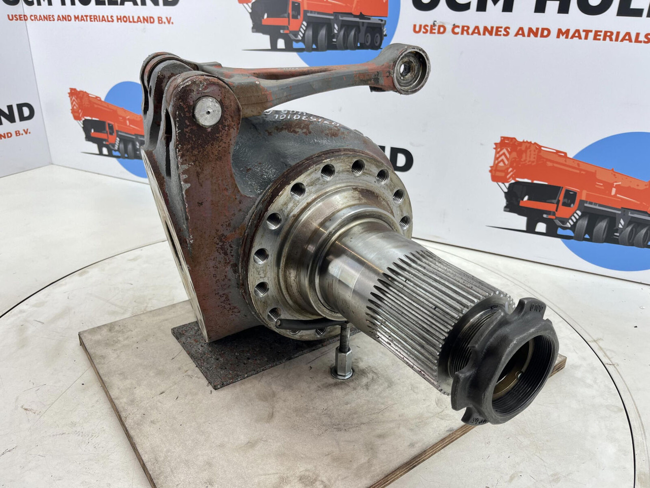 Grove GMK 3055 Steering knuckle 16 holes axle 2 left - Mangueta para Autogrúa: foto 3 Grove GMK 3055 Steering knuckle 16 holes axle 2 left - Mangueta para Autogrúa: foto 3