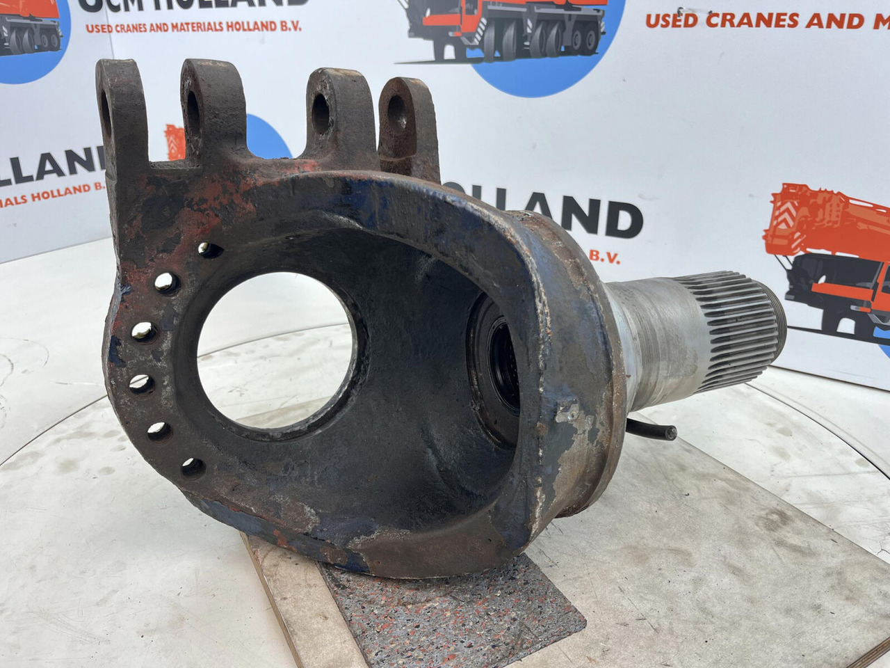 Grove GMK Megatrak steering knuckle 16 holes - Mangueta para Autogrúa: foto 4 Grove GMK Megatrak steering knuckle 16 holes - Mangueta para Autogrúa: foto 4