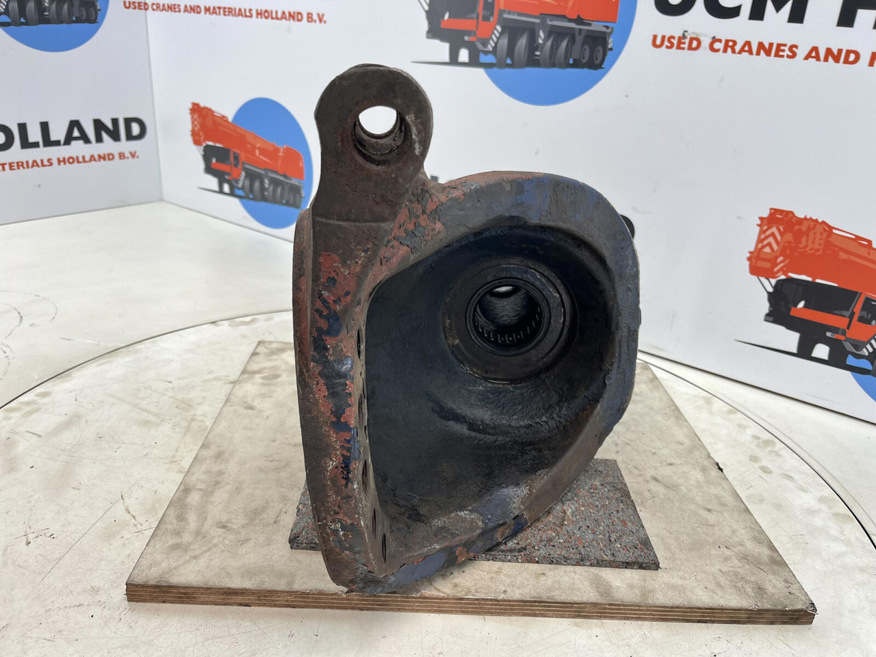 Grove GMK Megatrak steering knuckle 16 holes - Mangueta para Autogrúa: foto 5 Grove GMK Megatrak steering knuckle 16 holes - Mangueta para Autogrúa: foto 5