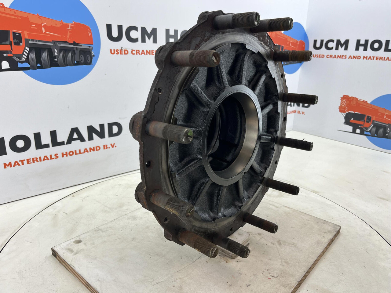 Grove GMK Megatrak wheel hub - Cubo para Grúa: foto 2 Grove GMK Megatrak wheel hub - Cubo para Grúa: foto 2