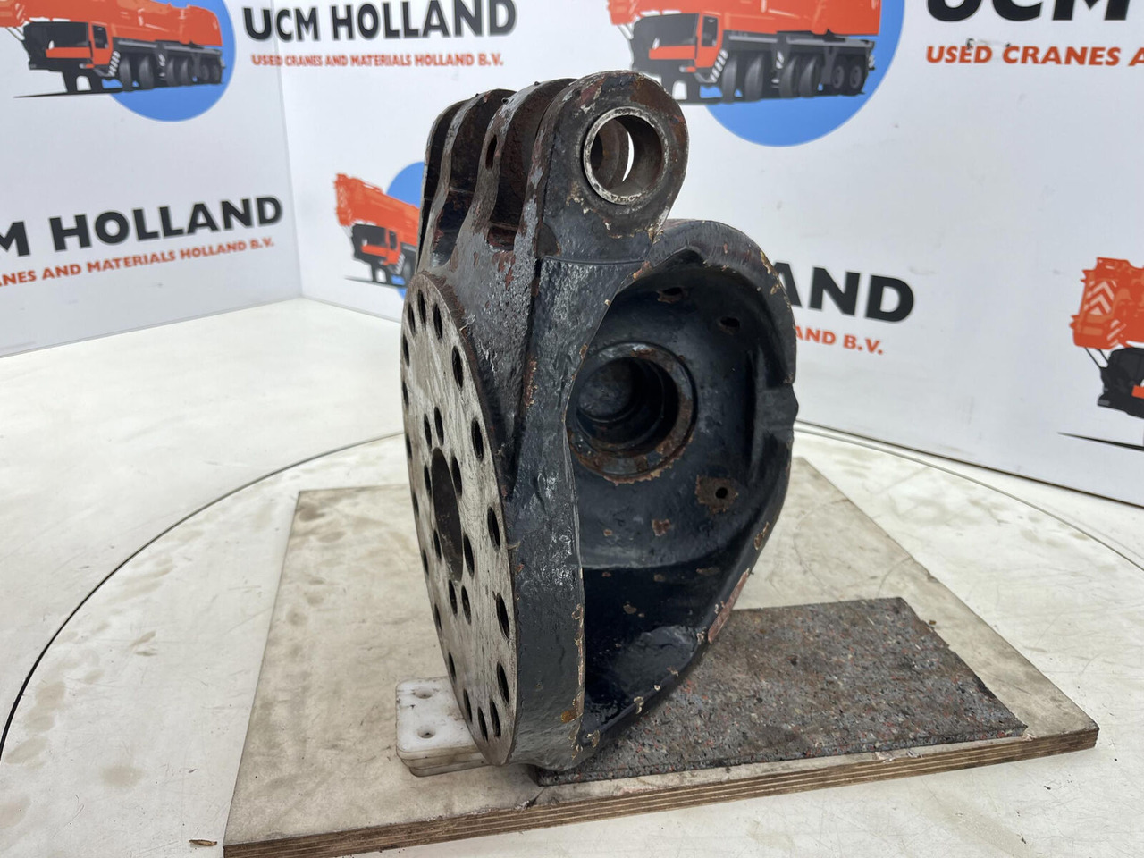 Grove GMK Steering knuckle 12 holes - Mangueta para Autogrúa: foto 5 Grove GMK Steering knuckle 12 holes - Mangueta para Autogrúa: foto 5