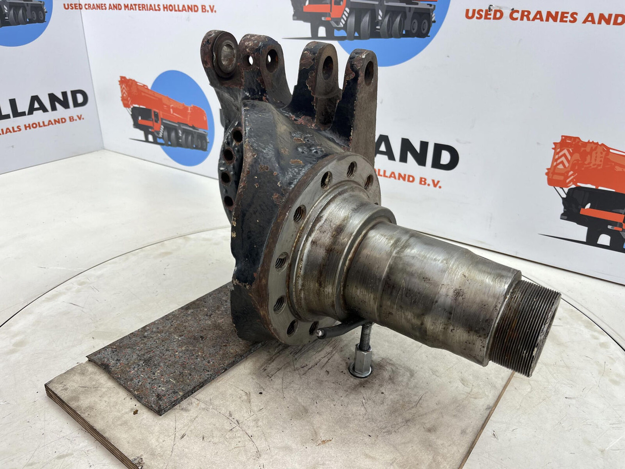 Grove GMK Steering knuckle 12 holes - Mangueta para Autogrúa: foto 3 Grove GMK Steering knuckle 12 holes - Mangueta para Autogrúa: foto 3