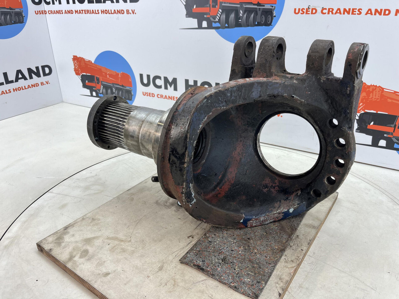 Grove GMK Steering knuckle 16 holes - Mangueta para Autogrúa: foto 4 Grove GMK Steering knuckle 16 holes - Mangueta para Autogrúa: foto 4