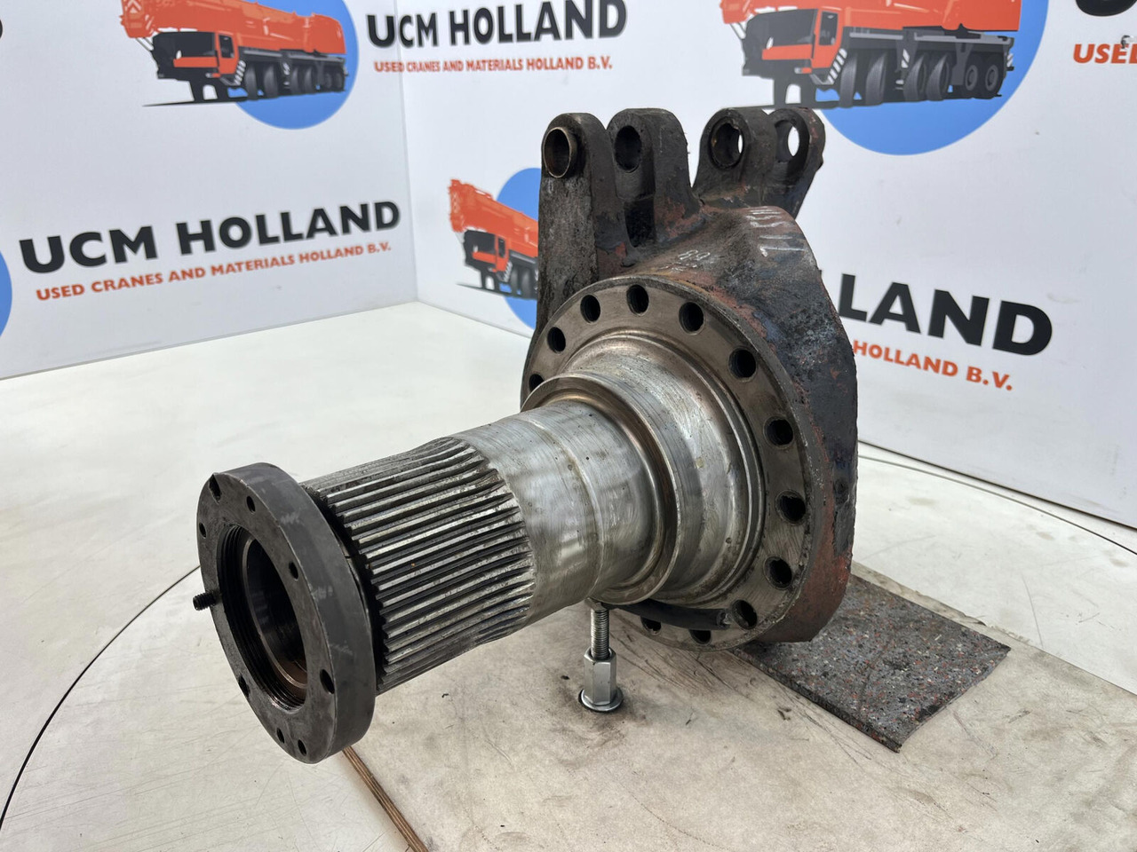 Grove GMK Steering knuckle 16 holes - Mangueta para Autogrúa: foto 1 Grove GMK Steering knuckle 16 holes - Mangueta para Autogrúa: foto 1