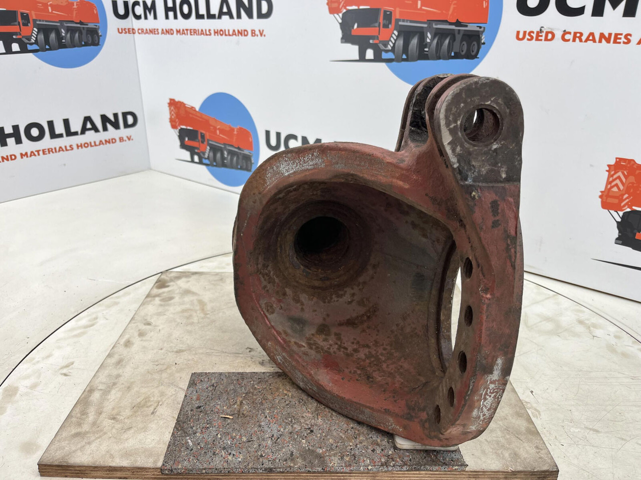 Grove GMK steering knuckle 12 holes - Mangueta para Autogrúa: foto 5 Grove GMK steering knuckle 12 holes - Mangueta para Autogrúa: foto 5