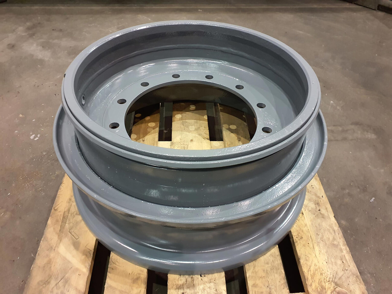 Grove Rim 445/95R25 12 14.5 3p - Llanta para Grúa: foto 2 Grove Rim 445/95R25 12 14.5 3p - Llanta para Grúa: foto 2