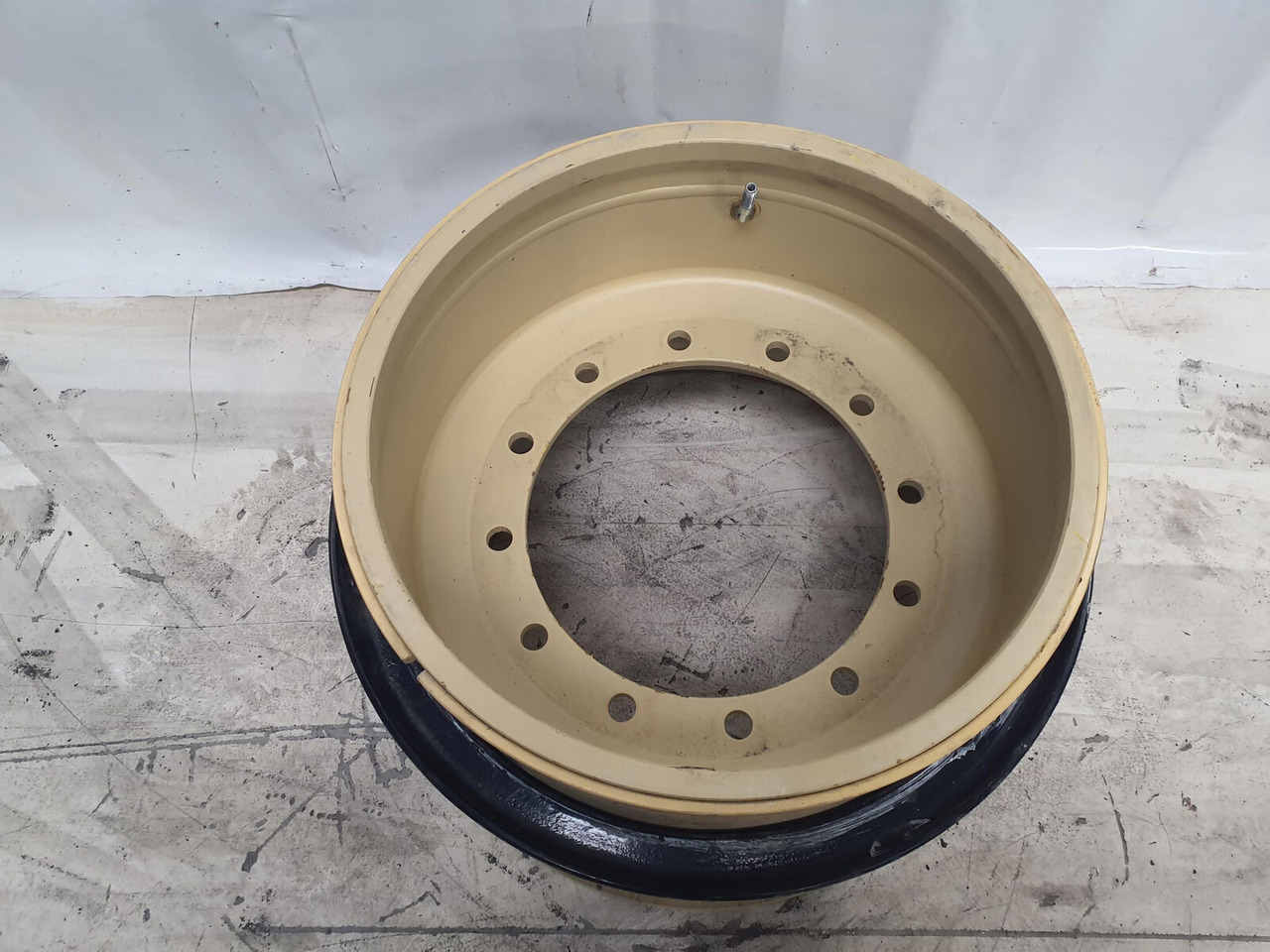 Grove Rim 525/80R25 12 20.5 3p - Llanta para Grúa: foto 2 Grove Rim 525/80R25 12 20.5 3p - Llanta para Grúa: foto 2