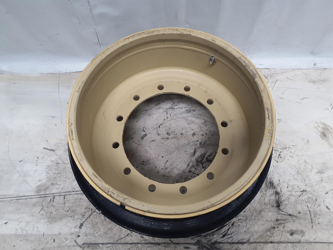 Grove Rim 525/80R25 12 20.5 3p - Llanta para Grúa: foto 2 Grove Rim 525/80R25 12 20.5 3p - Llanta para Grúa: foto 2