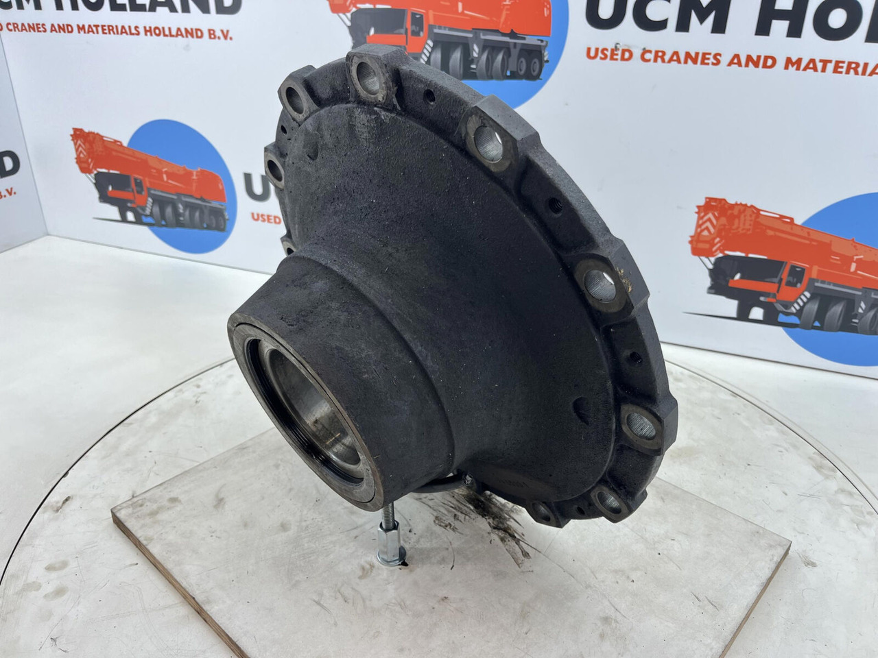 Krupp KMK 3045 Megatrak wheel hub - Cubo para Maquinaria de construcción: foto 3 Krupp KMK 3045 Megatrak wheel hub - Cubo para Maquinaria de construcción: foto 3